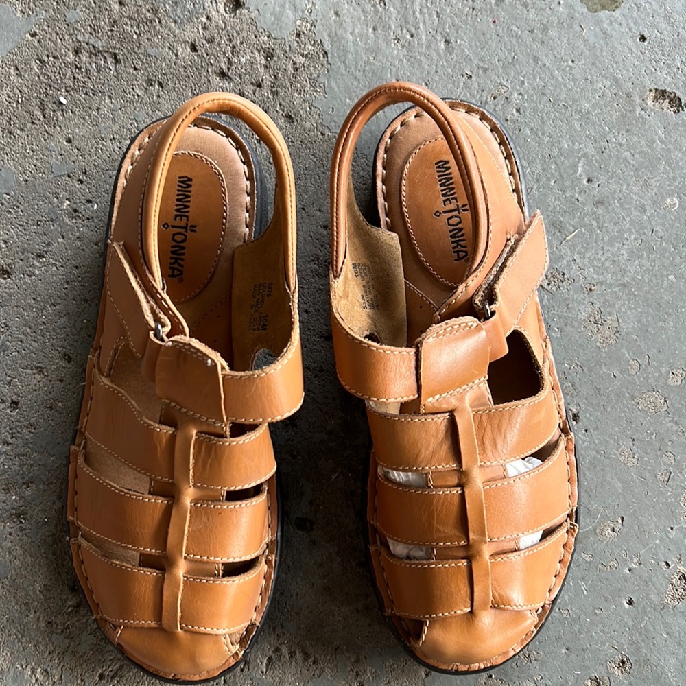 Minnetonka sandals size 10 women